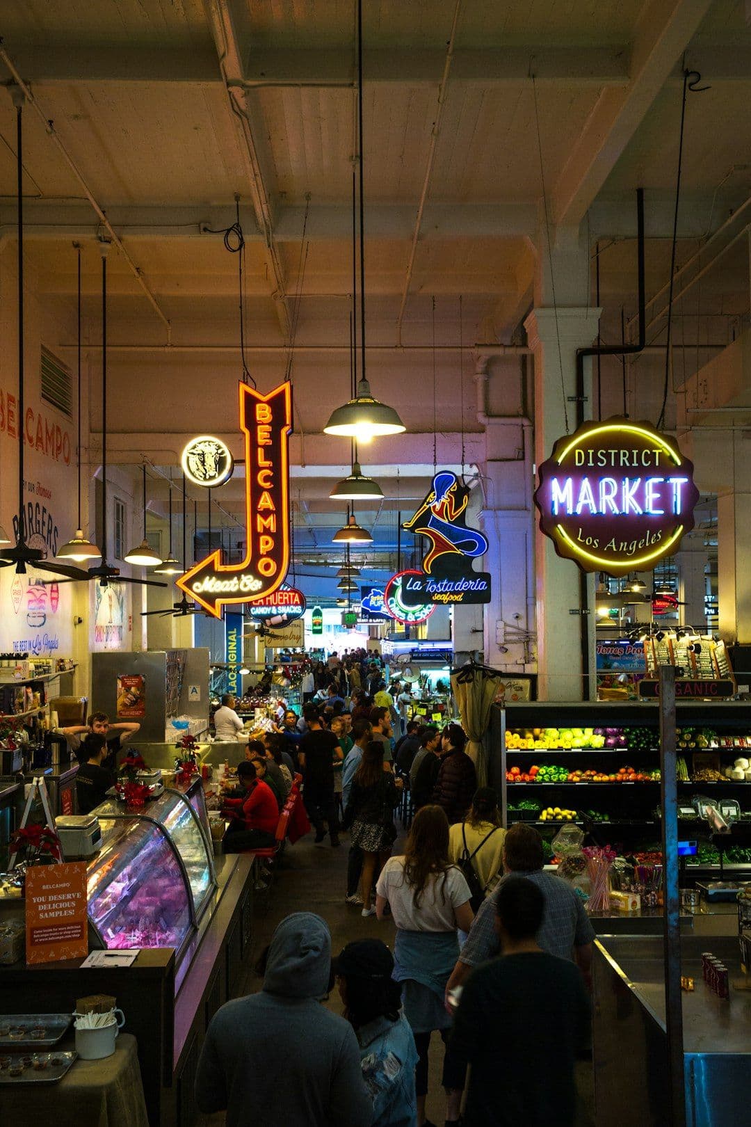 Diagram showing the development of customer loyalty programs in multi-vendor marketplaces