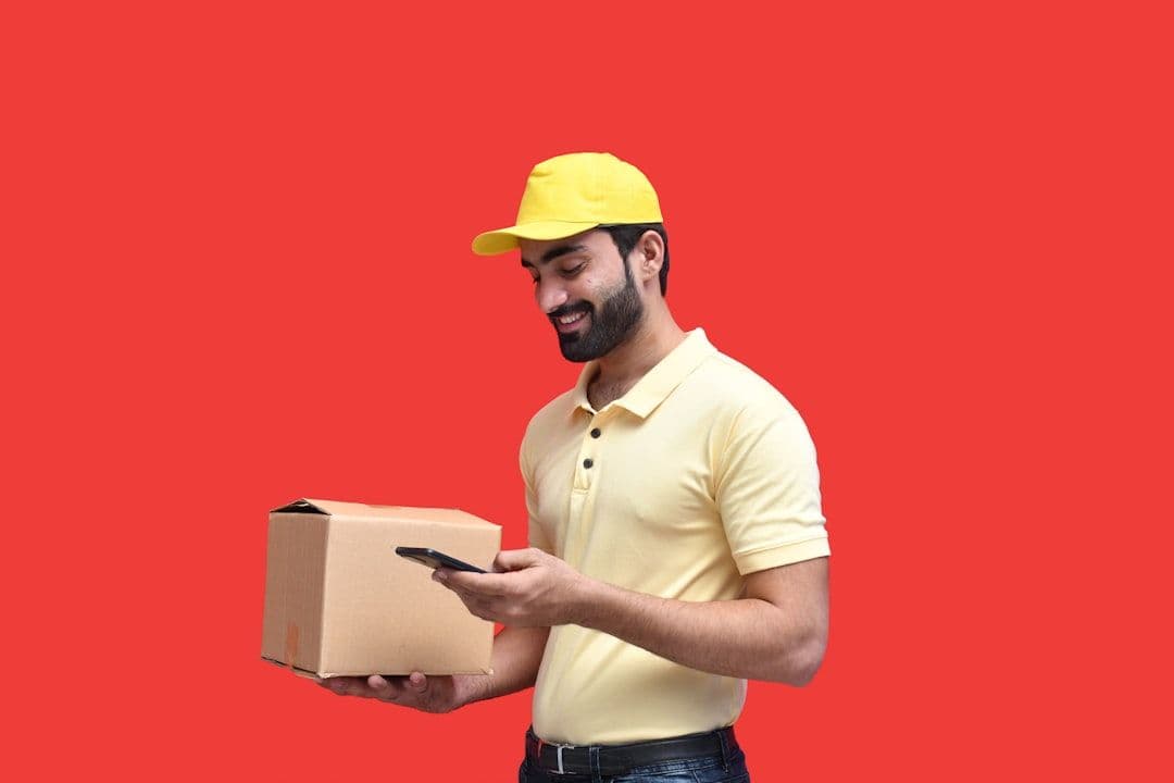 Graphic showing how to build trust with delivery updates in E-commerce