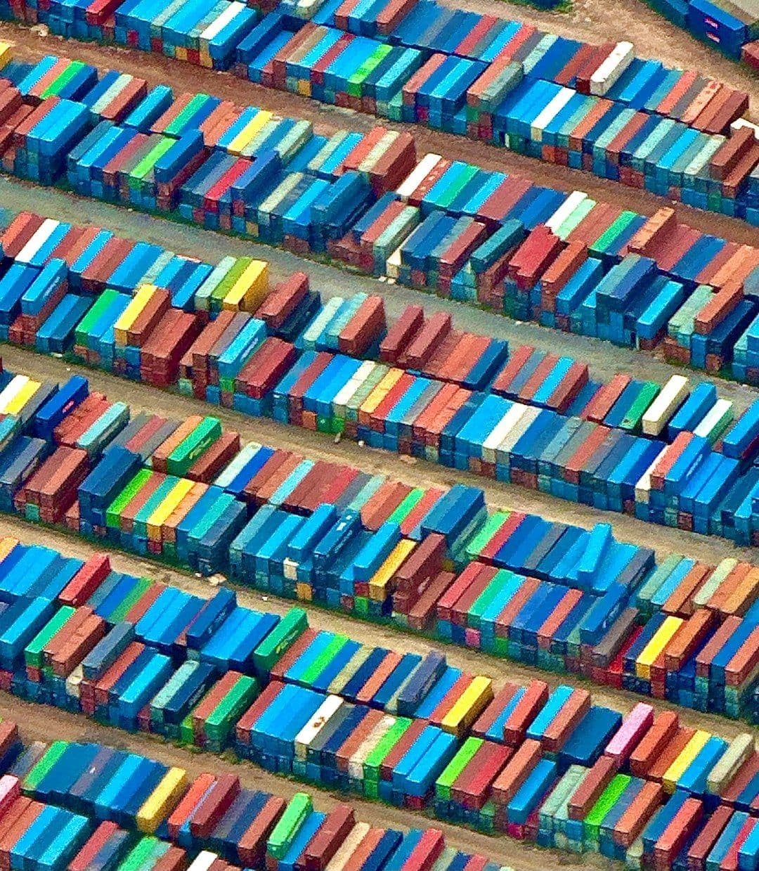 Visual representation of reducing shipping costs with AI software