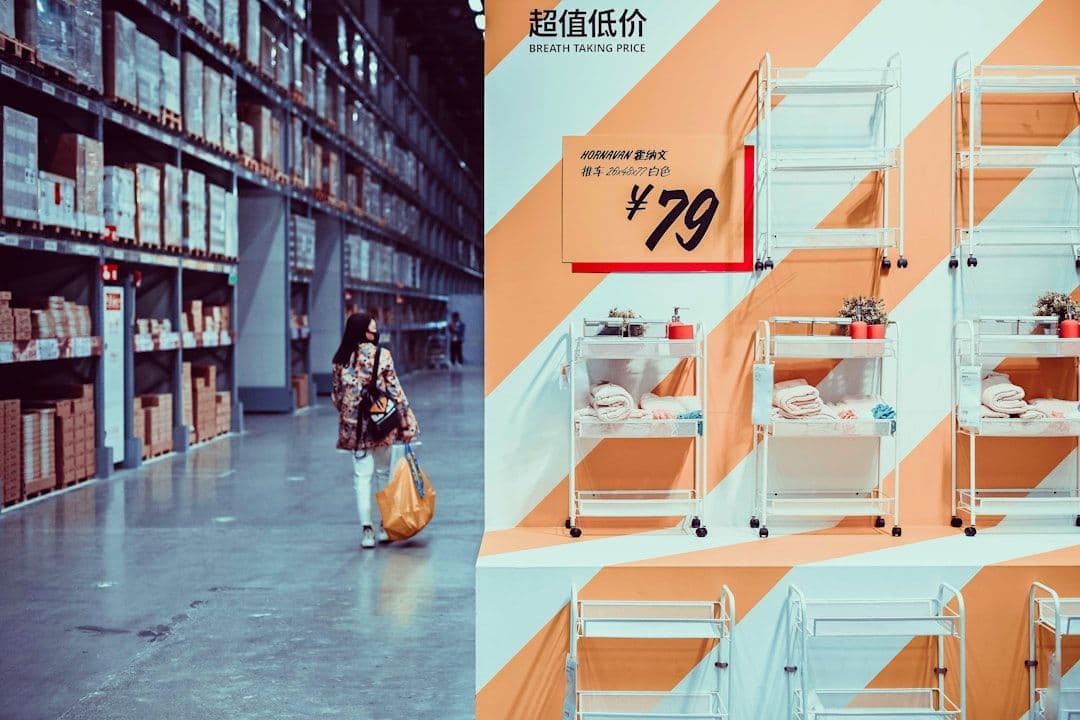 Illustration of logistics integration between transportation API and e-commerce storefronts