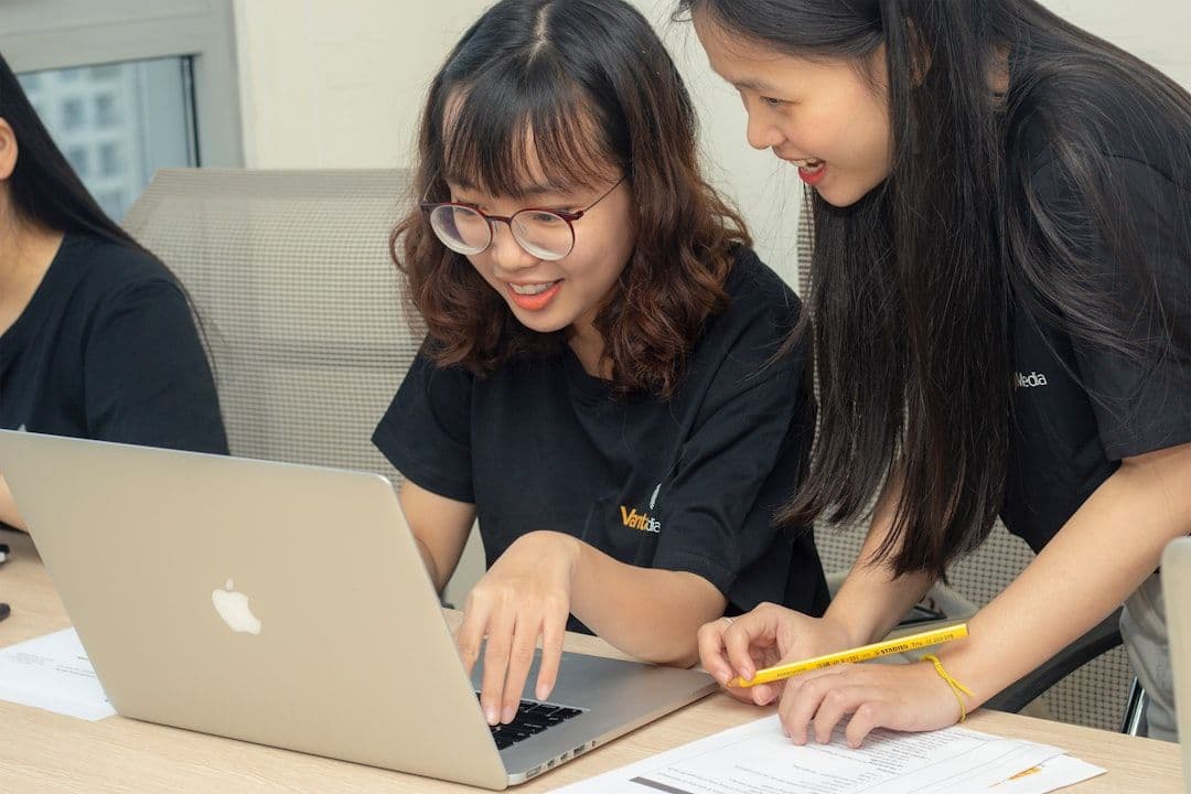 Students applying for a certificate online