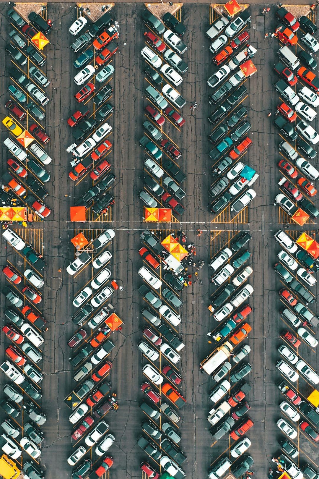 Visual representation of fleet tracking and management system for logistics companies