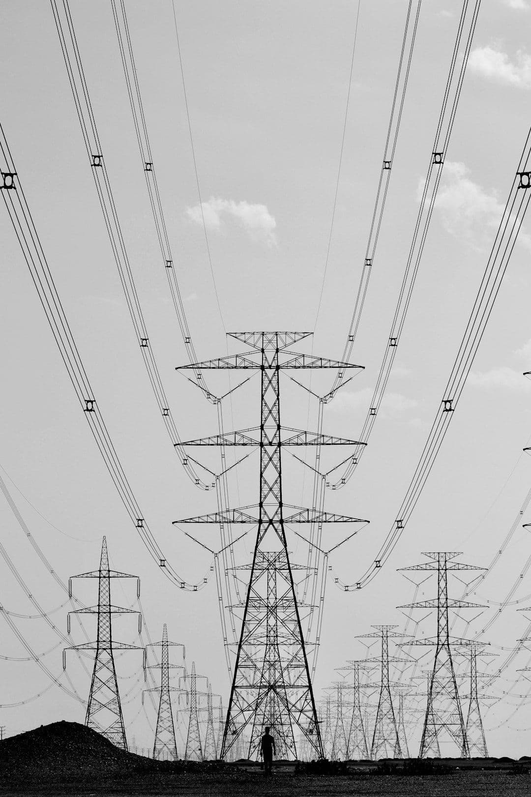 Power grid operations optimization through IoT data analytics